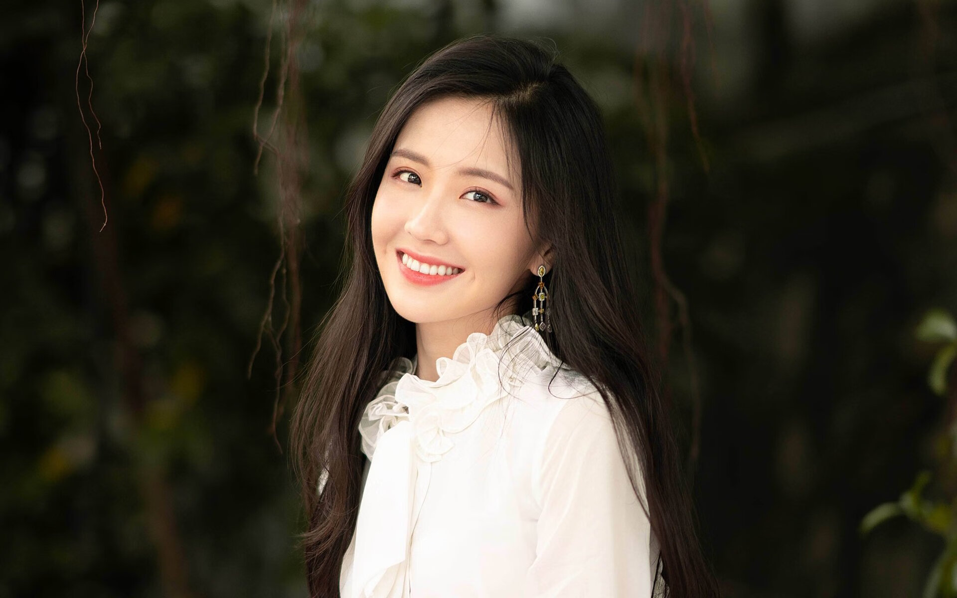 明星嘉宾助阵,为比赛增添亮色,明星助阵宣传文案