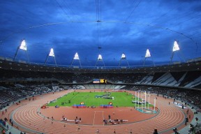 开云真人体育娱乐-高尔作为袋鼠队核心球员，以突破为主导提升球队表现，高尔夫袋鼠男装简介