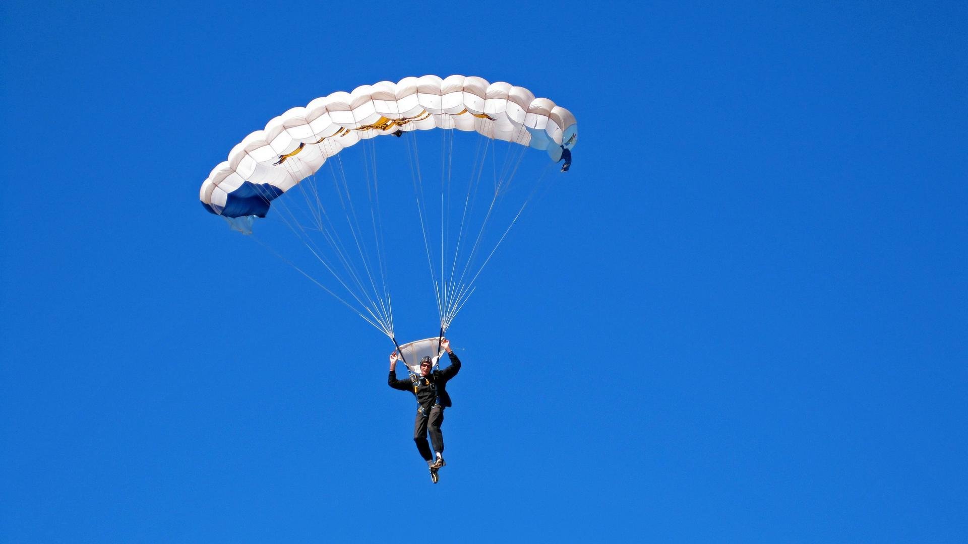 乡村滑翔伞飞行节，天空中的速度与自由，滑翔伞飞行视频(上)